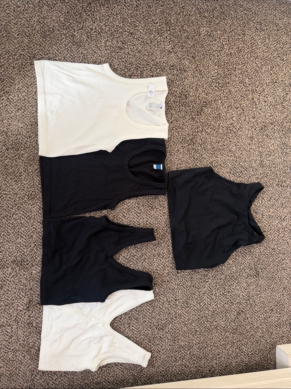 Lot of 5 tanks